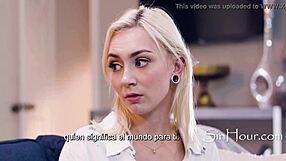 Μικρή babysitter πιάνεται σε σεξ στο τηλέφωνο ενώ γαμάται