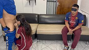 Sisarveli antoi mun nussia tyttöystäväänsä vierellään peittäen lutkanaaman