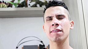 Igor e J exclaims, Watch this novinho gay brasileiro in hot action!