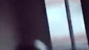 Latina brunette lunna vaz shaves her tight pussy