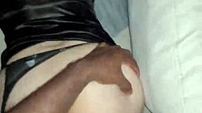 Passionerad 18-årig asiatisk tjej i vild knullsession