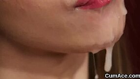 Koketna punčka hrepeni po izlivu sperme na obraz. Ali bo požrla vsako kapljico semena?