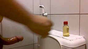 i gave an oiled handjob and watched him cum all over