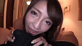 Irresistible handjob leads to endless orgasm