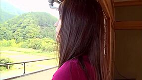 Je joue avec un gode dans ma chatte mouillée, ohh !