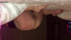 मेरी बीवी मेरे दोस्त से खेल रही है