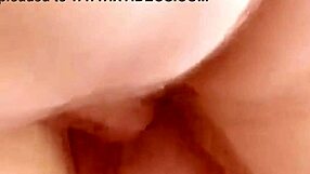 Fremmed knuller fitta og ræva mi ved offentlige elva mens venner filmer 😏🍑