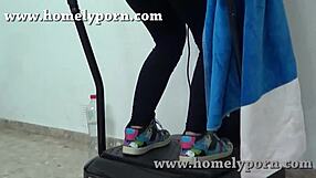 उसका काला मोटा लंड मेरी बालों वाली चूत को जोरदार पीटा