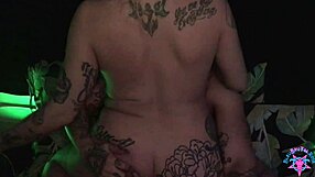 Big booty milf enjoys a casual chat about her day