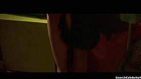 Эй, глянь на Синди Сампсон в Последнем поцелуе 2006, она буйствует с горячим минетом! 😜