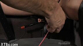 เทพธิดาถูกโยนขึ้นมาอ้อนวอนโทษหนักในโรงรถ