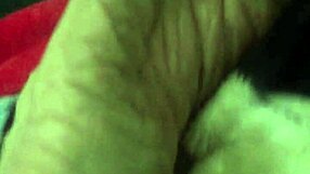 Want to worship Elizabeth's dirty feet?