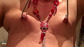 激しい乳首引き伸ばしと巨乳ボンデージのハードBDSM