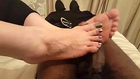 miss k gives hot footjob 😍