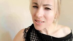 चाट मेरे पैर गुलाम, चूम मेरी गांड अभी