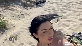 Ich konnte nicht widerstehen, mein Bikini am Strand auszuziehen und mit meinem Freund zu sitzen Drii Cordeiro