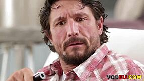 Vodeu - Γυρίζω άγρια σεξ ταινία με τη σκανδαλιάρα θετόθυγατρα μου