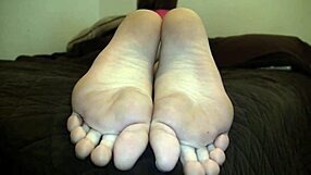 erin duval shows off her sexy soles in this casual video