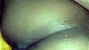 old ebony amateur bends over in doggystyle, showing her ass in that hot apartment 😏