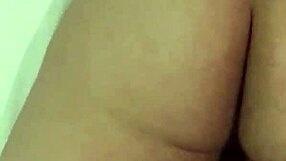 A big Arab wife takes it deep