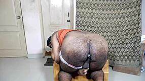 can this nice big ass handle a small black toy insertion?