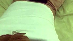 Mi sobrina me pide ayuda y me provoca con su cuerpo sexy