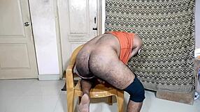 can this nice big ass handle a small black toy insertion?