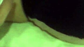 Mi sobrina me pide ayuda y me provoca con su cuerpo sexy