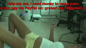 Roberta's seductive webcam dance entices guys in a steamy web chat session