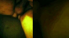 esposa sentando gostoso na cadeira com o marido