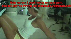 Roberta's seductive webcam dance entices guys in a steamy web chat session