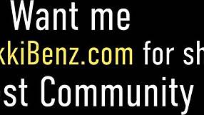 Oh, Nikki Benz and Jazy Berlin finger fuck to orgasm!