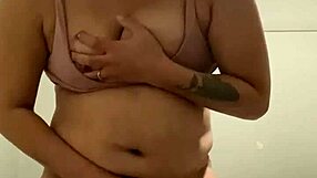 Exploring the wet pussy in intimate conversation