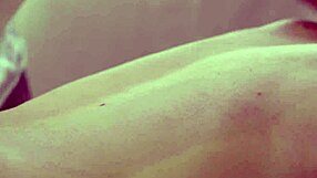 Большой твердый член Джейкоба сверлит тугую жопку Лукаса в интенсивной гей-массажной сцене