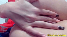 Podívej se, jak 18letka dráždí těsnou kundu v HD closeup masturbaci doma