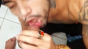 Hey, sucking that big black cock from Augusto Phellipe 😏