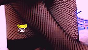 Dri Sexy Shows Her Pink Pussy Masturbating Solo