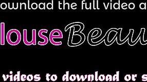 GLEDAJ TU SEKSIPILNU BRINETKU NA TELEFONU!