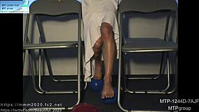 Watch the natural muscle girl in action