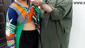 ภรรยาอินเดียสวยเพลิดเพลินเซ็กส์ทวารหนักกับสามี cuckold ที่บ้าน