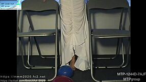 Watch the natural muscle girl in action