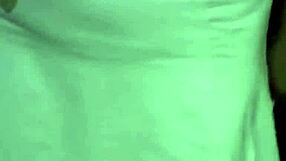 Fui me exibir no túnel e acabei mamando e levando rola gostoso