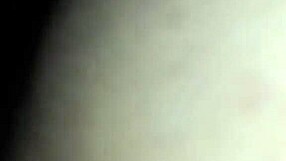 Acțiune intensă creampie cu penetrare adâncă și sfârșit raw