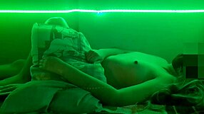 Estaba Jugando Con El Celular Hasta Que Me Aburrí Y Me Folle A Un Amigo De La Universidad!