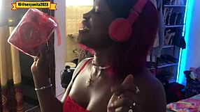 My Valentine Gift: Bold Ebony Teen Fingering in Public