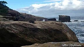 Perdi A Aposta E Tive Que Pagar Um Boquete Pro Meu Amigo Gringo Ele Me Levou Numa Trilha E Me Deu Leite Na Boca
