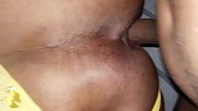 comendo a gostosa com gozada no cuzinho