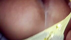 comendo a gostosa com gozada no cuzinho