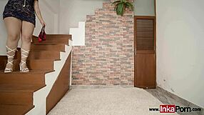 casting ginezflowrs culona venezolana with seductive gaze in interview