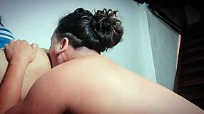 Hermanastra Universitaria Inocente Recibe Acción Oral Casera Real